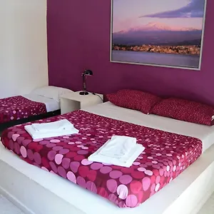 casa-vacanza-civita-catania-centro.catania-hotels.net/